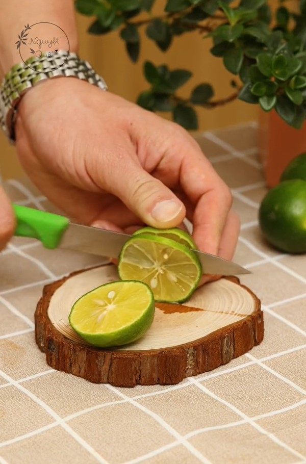 Bước đầu tiên để tạp nên món trà chanh thơm ngon